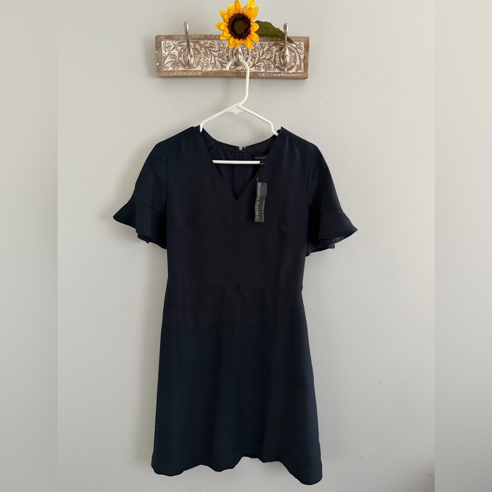 BANANA REPUBLIC Women’s Fit & Flare Navy Flutter Sleeve Dress - Size 6